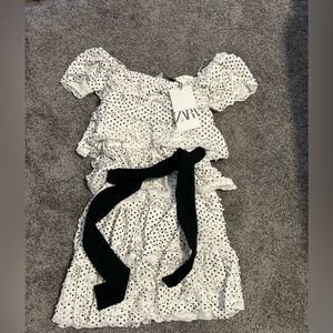 Zara, xs, white and black off the shoulder dress with tie around waist
